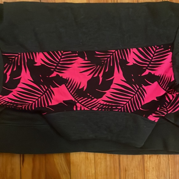 Large Victoria Secret Pink 1/4 zip - Picture 5 of 6